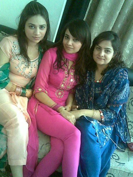 Pakistani Porn (20,940) @ Porzo.com.